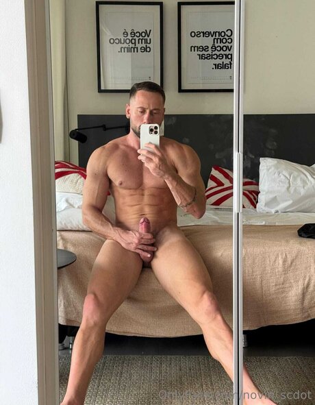 Обнаженная фотография утечки OnlyFans от Novin Scdot