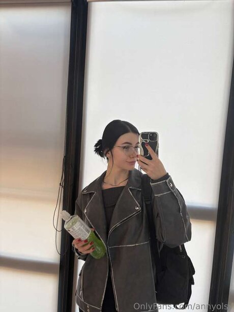 Nacktes geleaktes OnlyFans-Foto von Annyolsy