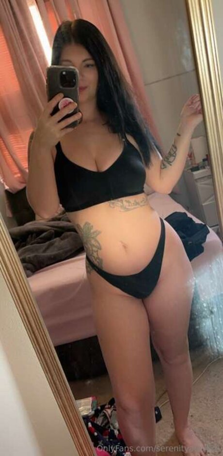 Naakte gelekte OnlyFans-foto van Serenityann420