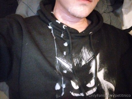 Обнаженная фотография утечки OnlyFans от Petitnico