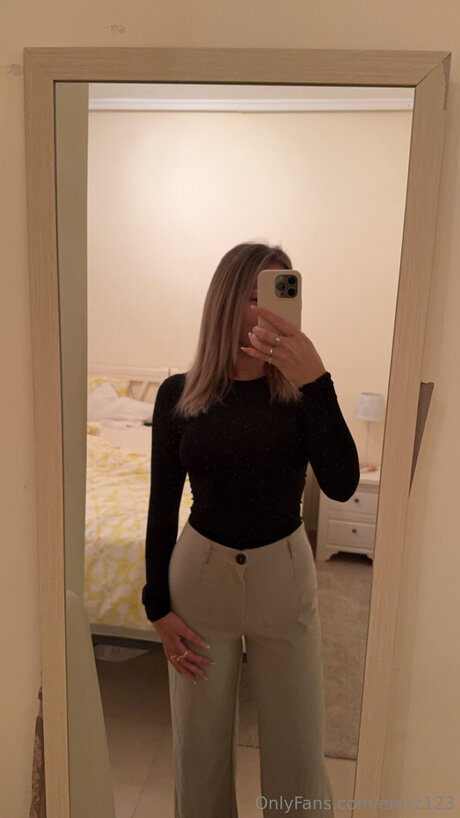 Emmamaliz naked leaks OnlyFans pic