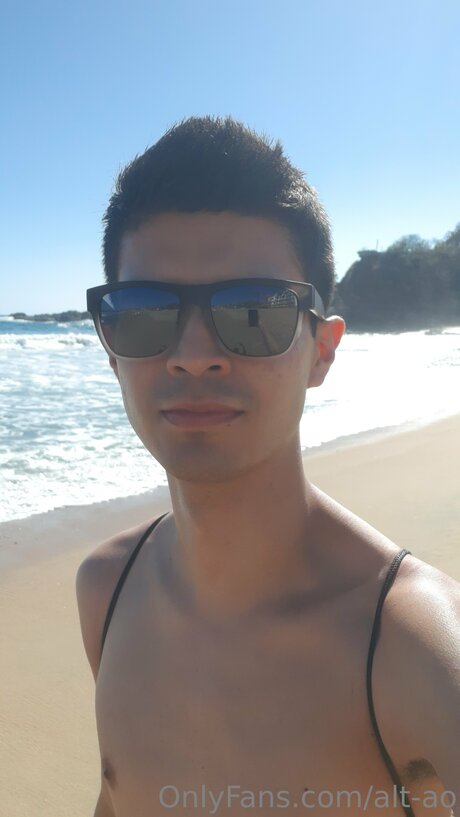Naken lekkede OnlyFans-bilde av Alt Ao
