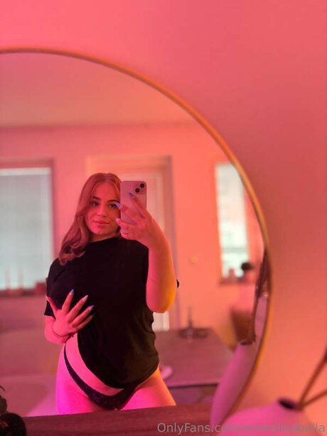 Nacktes geleaktes OnlyFans-Foto von Emmiiisabella