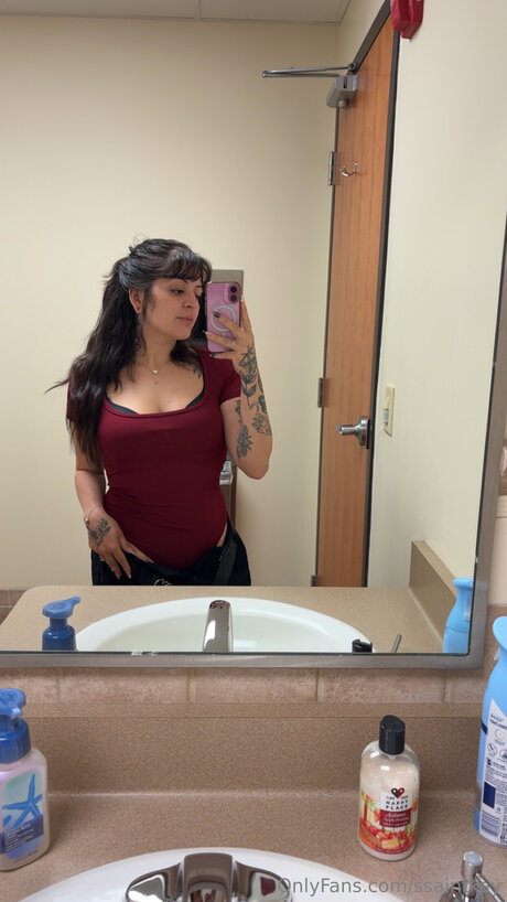 Nahá fotka uniklých OnlyFans od Ssaintkay