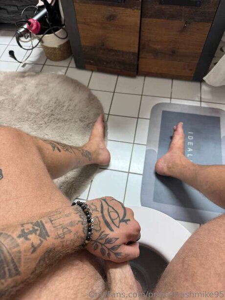 Обнаженная фотография утечки OnlyFans от Mikeyboy95