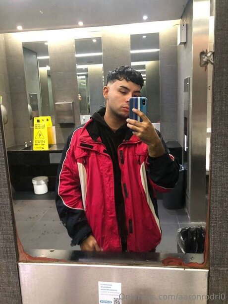 Nahá fotka uniklých OnlyFans od Aaronrodri0