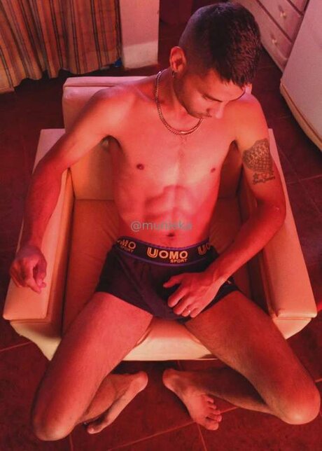 Naken lekkede OnlyFans-bilde av Munieka