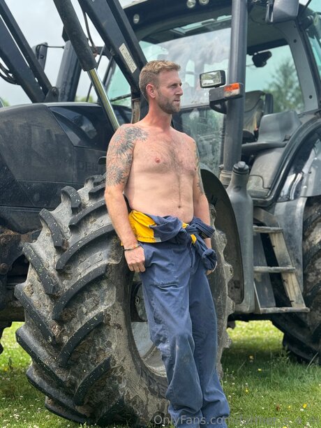 Alasti lekkinud OnlyFans-i pilt Farmer S A M