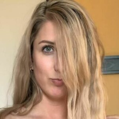 Nacktes geleaktes OnlyFans-Foto von Public Cumwalk