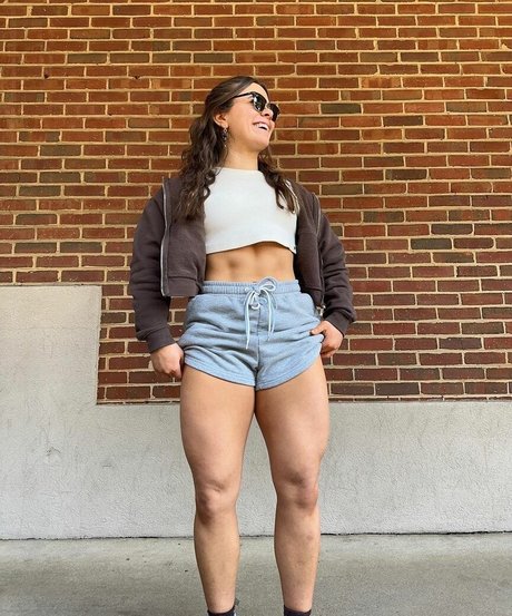 Naakte gelekte OnlyFans-foto van Bridget May