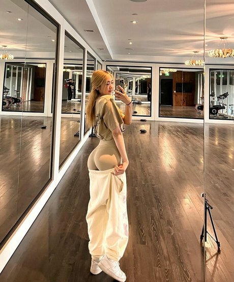 Обнаженная фотография утечки OnlyFans от Michelle Kwon