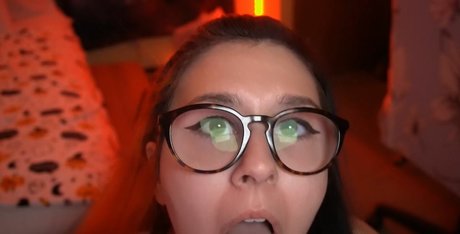 Nacktes geleaktes OnlyFans-Foto von Emilyuwo