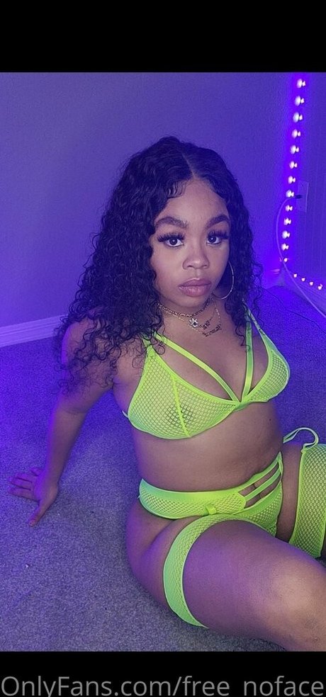 Nahá fotka uniklých OnlyFans od Freenofacebae