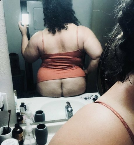 Naken lekkede OnlyFans-bilde av Sparkledbrownsugar