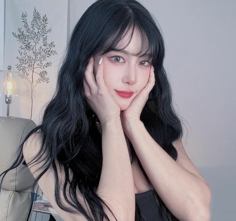 Naken lekkede OnlyFans-bilde av Ajn2