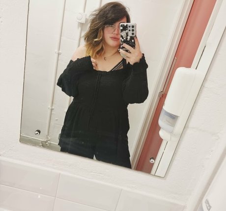 Nahá fotka uniklých OnlyFans od Indiadino