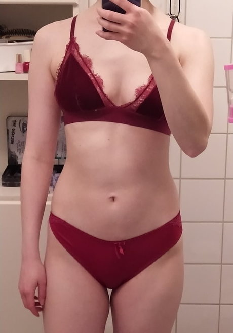 Naken lekkede OnlyFans-bilde av Emmsammast