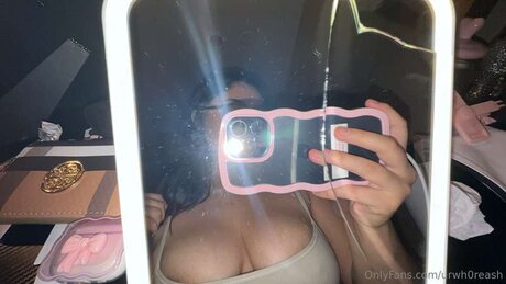 Naken läckt OnlyFans-bild av Urwh0reash