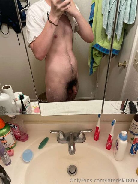 Naken läckt OnlyFans-bild av Mopwho2714