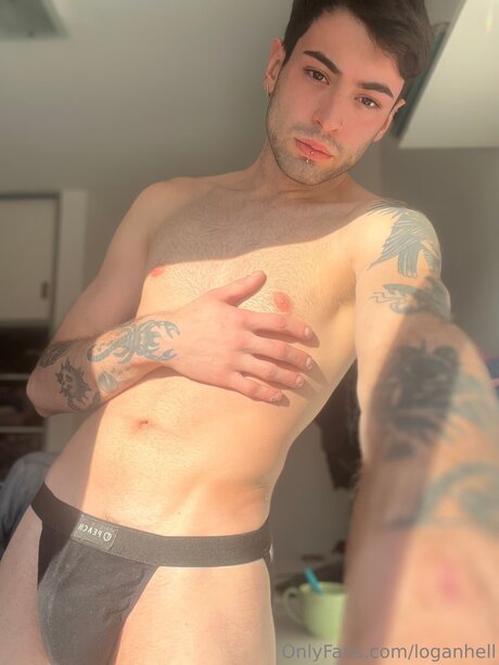 Nacktes geleaktes OnlyFans-Foto von Loganhell