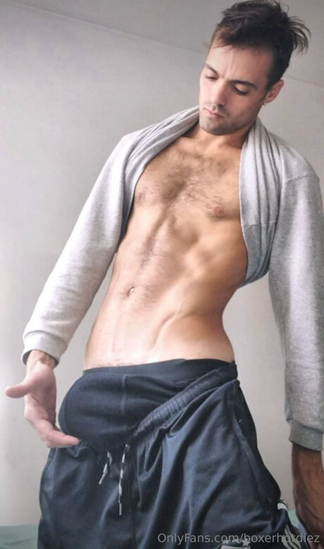 Naakte gelekte OnlyFans-foto van Boxerhotdiez