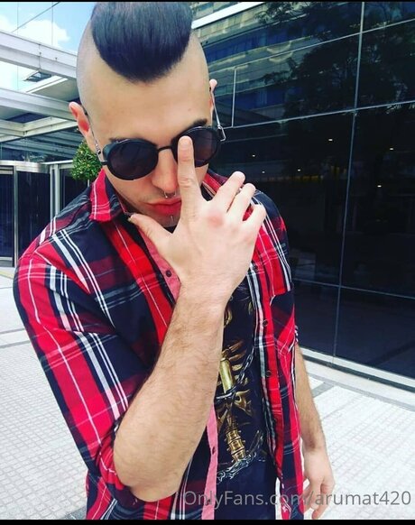 Nahá fotka uniklých OnlyFans od Arumat420