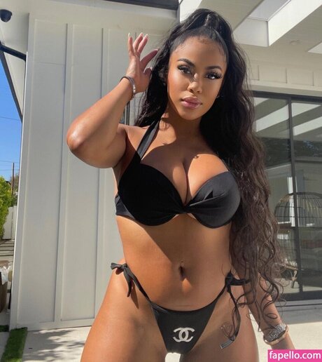 Nacktes geleaktes OnlyFans-Foto von Yasmin Elopez