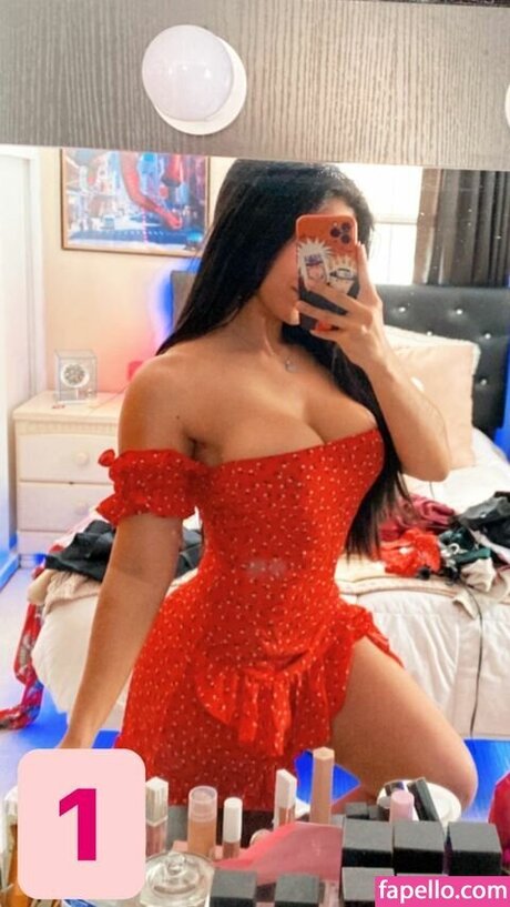 Naakte gelekte OnlyFans-foto van Monica Gatti