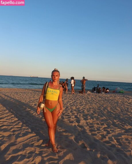 Naakte gelekte OnlyFans-foto van Gracie Dyer