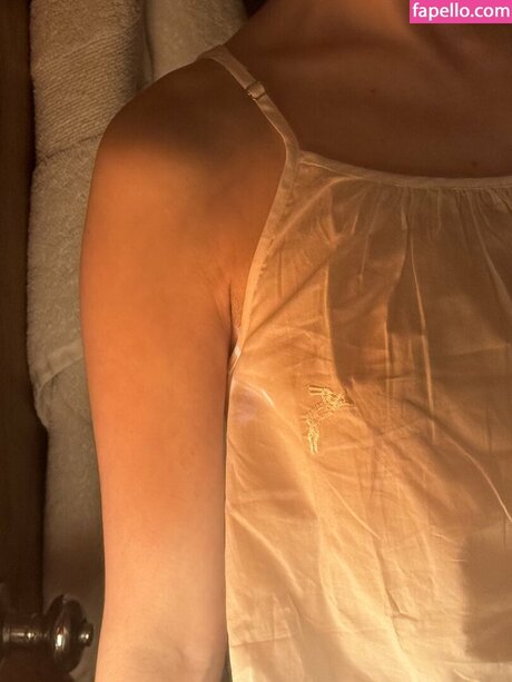 Naken lekkede OnlyFans-bilde av Zoeplzshutup