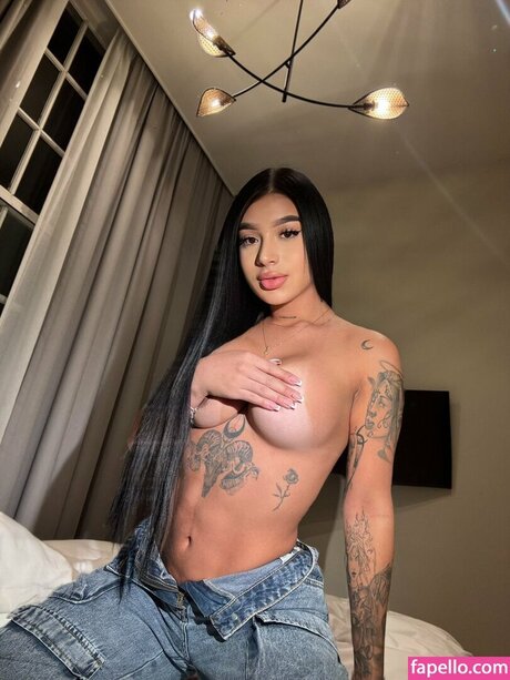 Naakte gelekte OnlyFans-foto van Esmeralda Arango