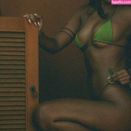 Nahá fotka uniklých OnlyFans od Mell Muzzillo