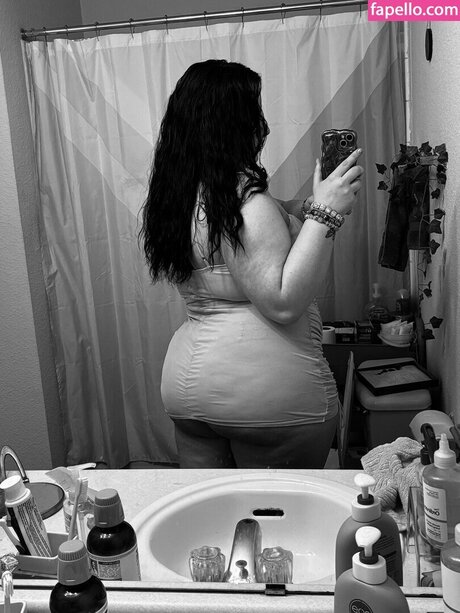 Alasti lekkinud OnlyFans-i pilt Weezy Weezyouttaherea