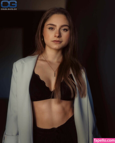 Alasti lekkinud OnlyFans-i pilt Alinakhani