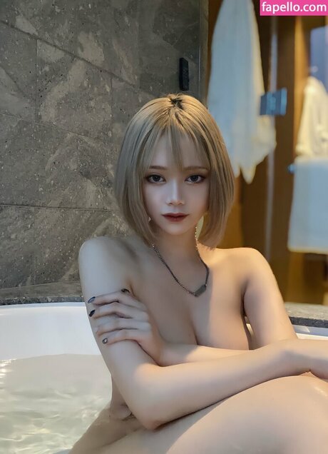 Nacktes geleaktes OnlyFans-Foto von Yuriyuri Fanclub