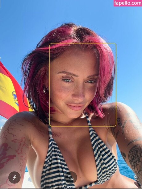 Nahá fotka uniklých OnlyFans od Tuli Acosta