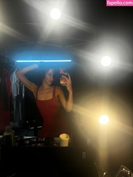 Naakte gelekte OnlyFans-foto van Bella Hadid