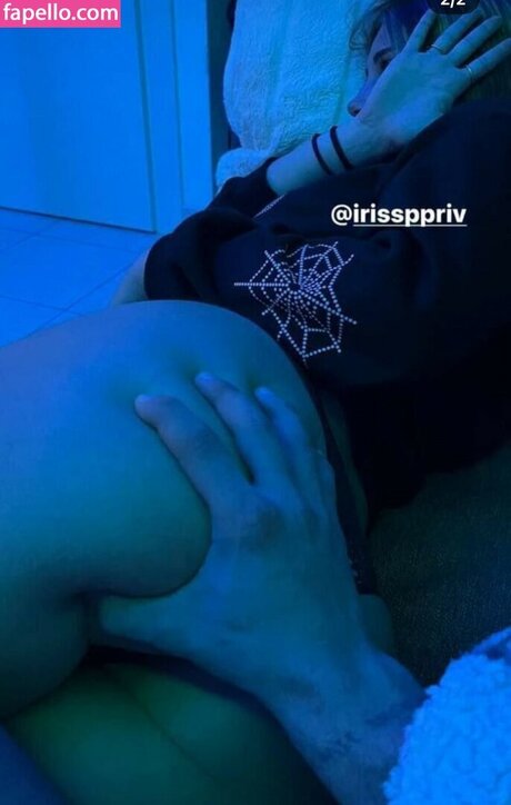 Naken lekkede OnlyFans-bilde av Iris Vallaranii