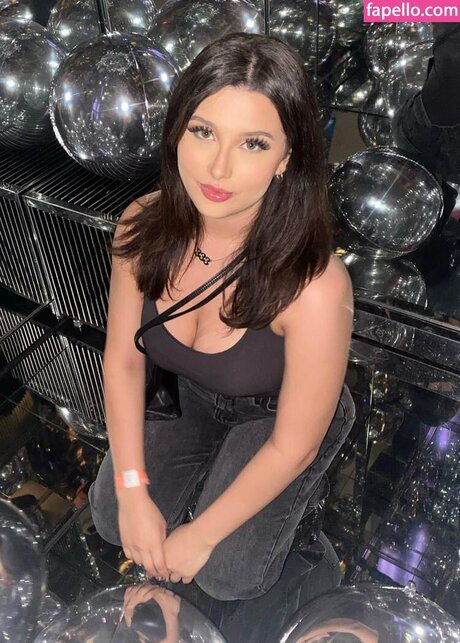 Foto di nudo di fuga di OnlyFans di Kelly Tayler