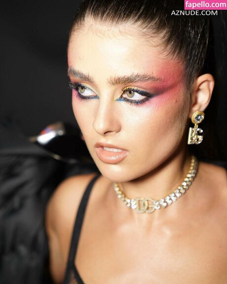 Naakte gelekte OnlyFans-foto van Julia Byrro