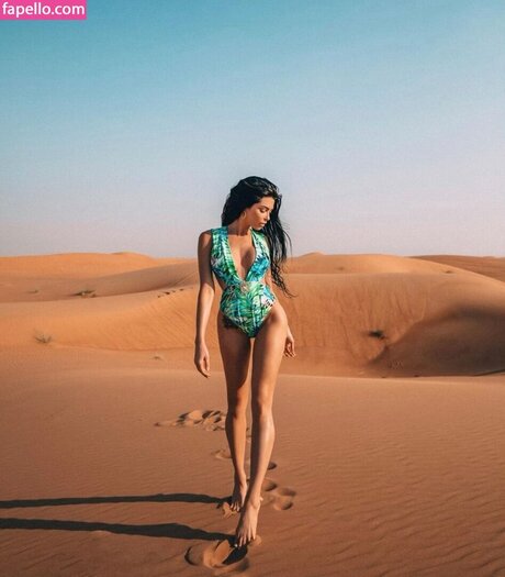 Nahá fotka uniklých OnlyFans od Stellaversini