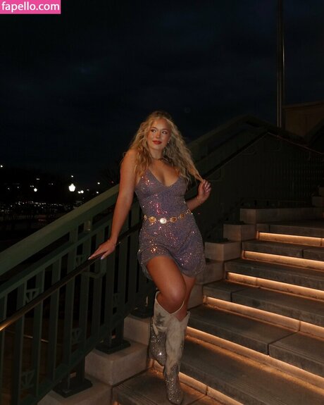 Naken läckt OnlyFans-bild av Lynzie Fulton