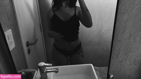 Alasti lekkinud OnlyFans-i pilt Kiaratorrent