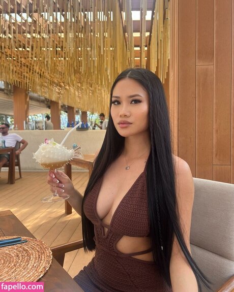 Alasti lekkinud OnlyFans-i pilt Krisha Soria