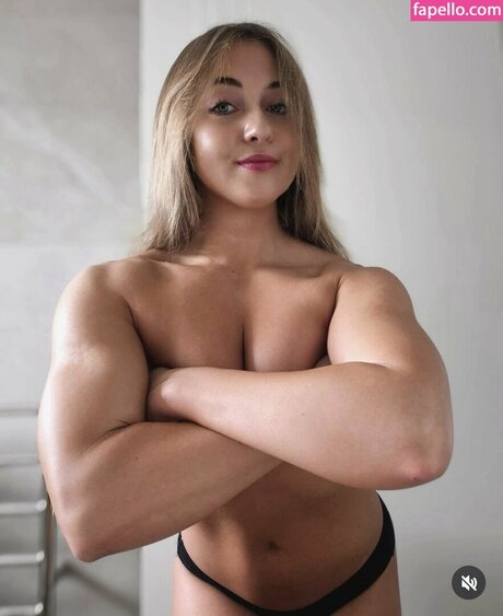 Naakte gelekte OnlyFans-foto van Queen Kong