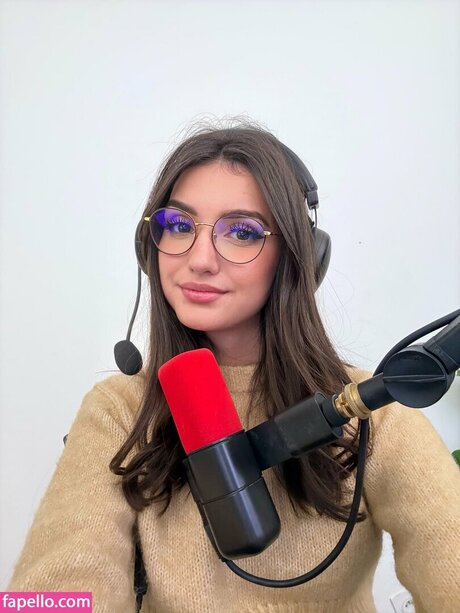 Nacktes geleaktes OnlyFans-Foto von Juliette Arz