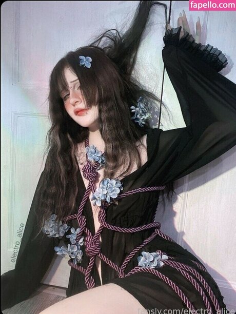 Обнаженная фотография утечки OnlyFans от Electro Alice