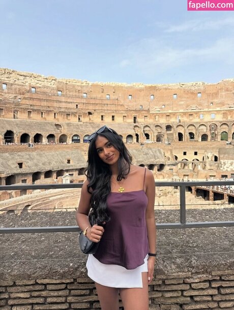 Naakte gelekte OnlyFans-foto van Ashika Thomas