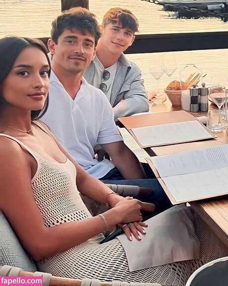 Nacktes geleaktes OnlyFans-Foto von Alexandra Saint Mleux