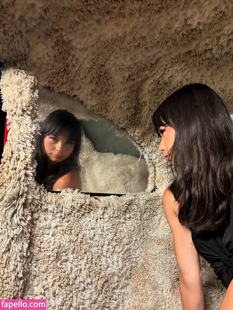 Naakte gelekte OnlyFans-foto van Charlize